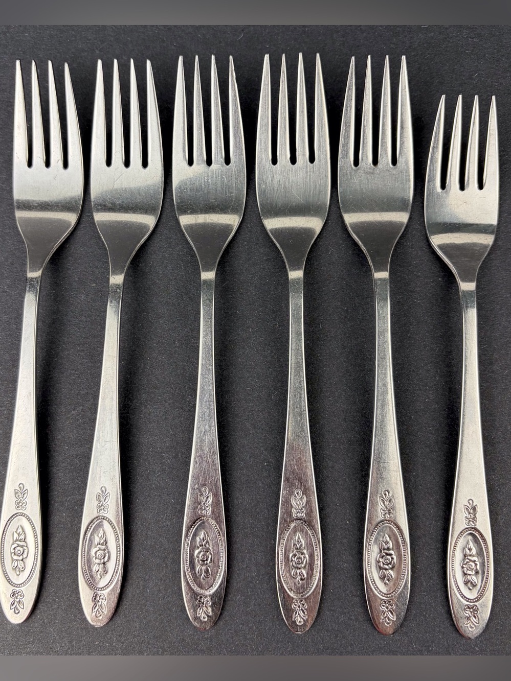 Oneida Deluxe Stainless POLONAISE Lot of 5 Dinner Forks 1 Salad Fork Vintage